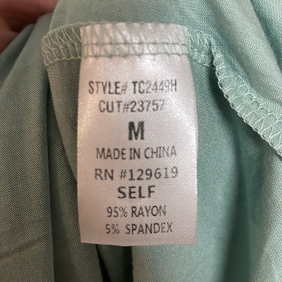 Allie Rose size M Sage Color Super Soft Sleeveless Oversized lightweight Blouse - Picture 4 of 7